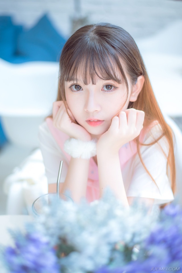 随着吕蒙冰冷的厉喝声，周围的江东战船开始从四面八方逼上来。